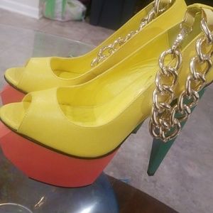 RARE FIND High heels